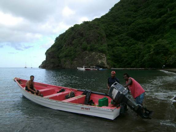 Saindo para mergulhos em Soufriere, sul de Santa Lúcia, no Caribe